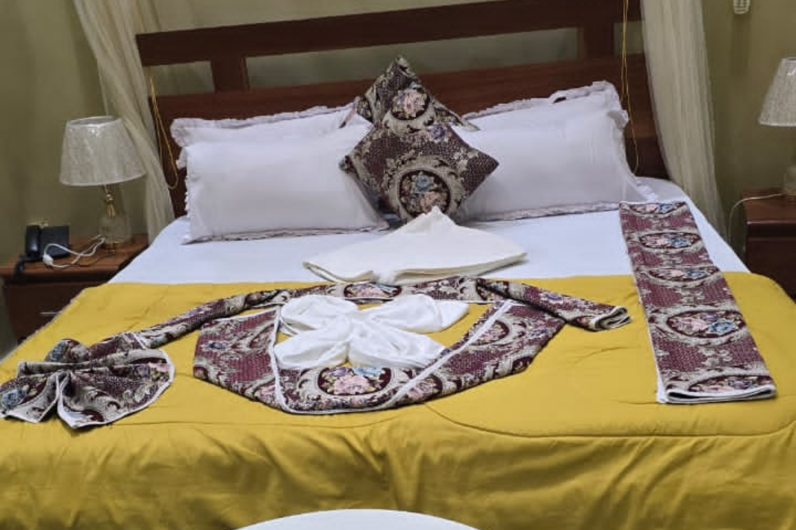 EXECUTIVE ROOM